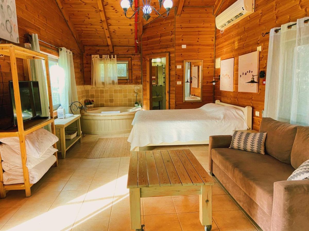 Julie'S Cabins Neot Golan Εξωτερικό φωτογραφία