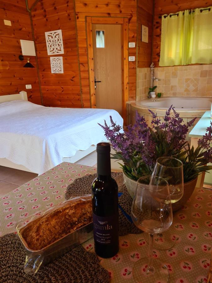 Julie'S Cabins Neot Golan Εξωτερικό φωτογραφία